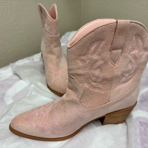Pierre Dumas Light Pink (Faux Suede) Western Heeled Boots Size 10